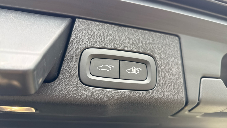 Volvo XC60 2.0 T8 [455] PHEV Ultra Dark 5dr AWD Geartronic Estate